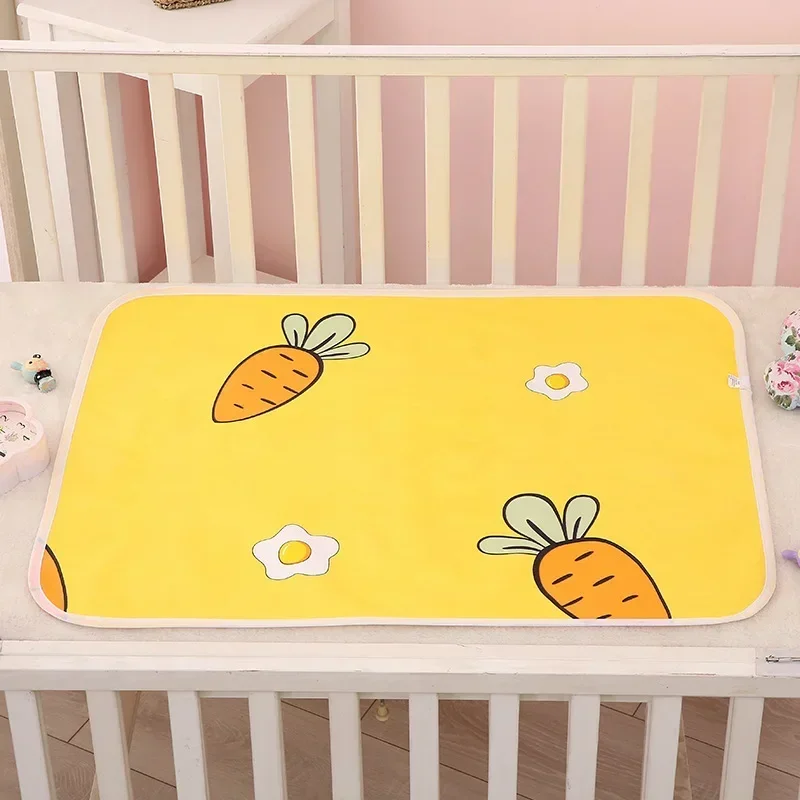 Newborn Cartoon Urine Pad Port - Diaper Changing Mat recension och pris